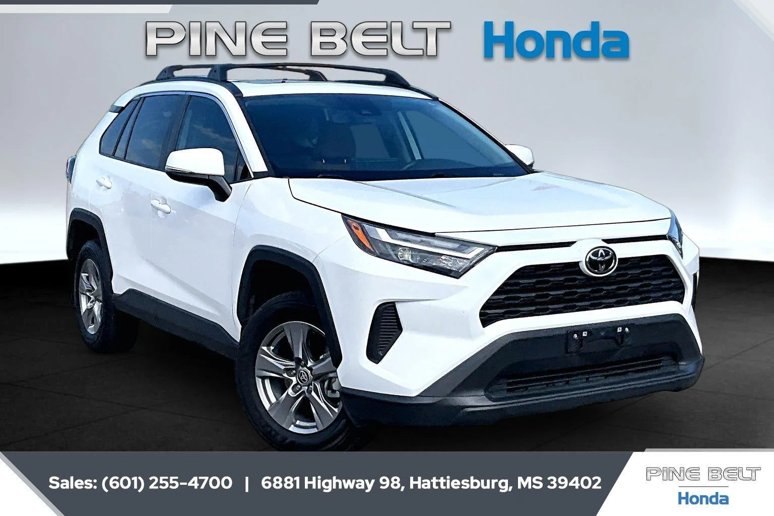 Used 2025 Ice Cap Toyota XLE image 1