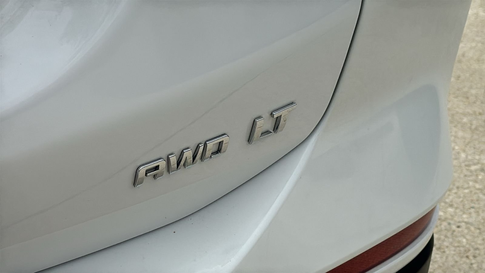 Used 2022 White Chevrolet LT image 12