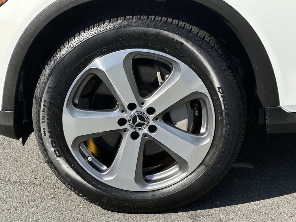 Certified Used 2022 Polar White Mercedes-Benz GLC 300 image 9