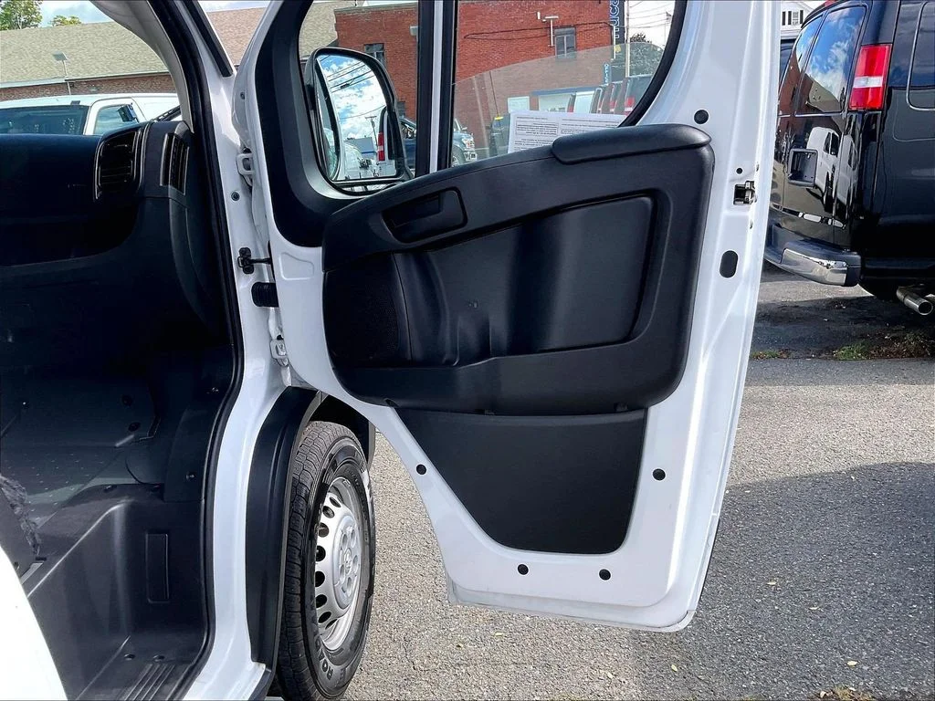 Used 2025 White Ram Base image 12