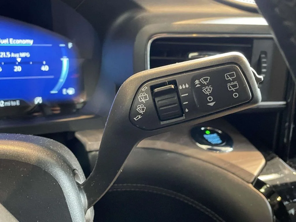 Used 2021 Silver Metallic Ford Platinum image 41