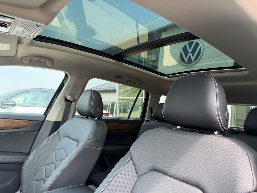 New 2026 Deep Black Pearl Volkswagen 2.0T SE W/TECHNOLOGY image 9