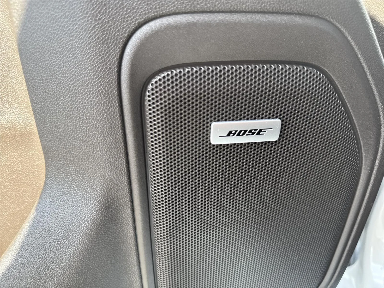Used 2019 IRIDESCENT PEARL TRICOAT Chevrolet LTZ image 19