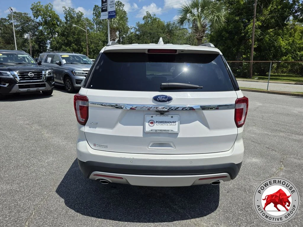 Used 2017 White Ford XLT image 4