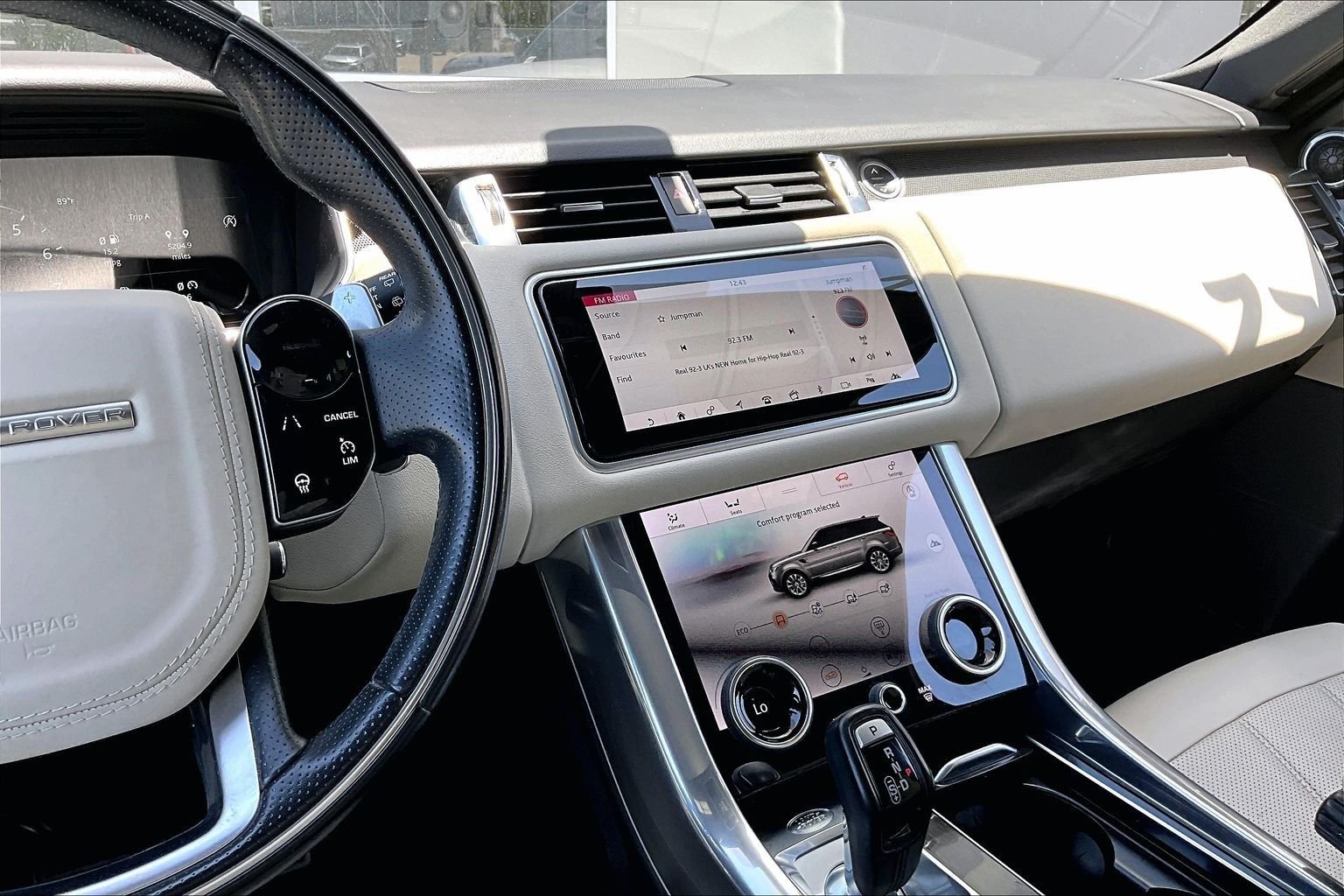 Used 2022 White Land Rover HSE Silver Edition image 6