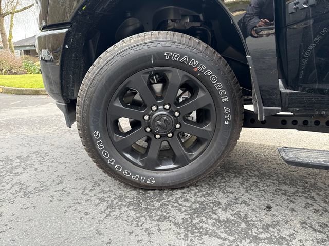 New 2025 Diamond Black Crystal Pearl-Coat Exterior Paint RAM Laramie image 28
