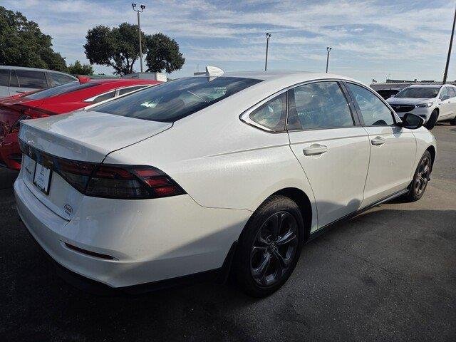 Used 2023 Platinum White Pearl Honda EX image 4