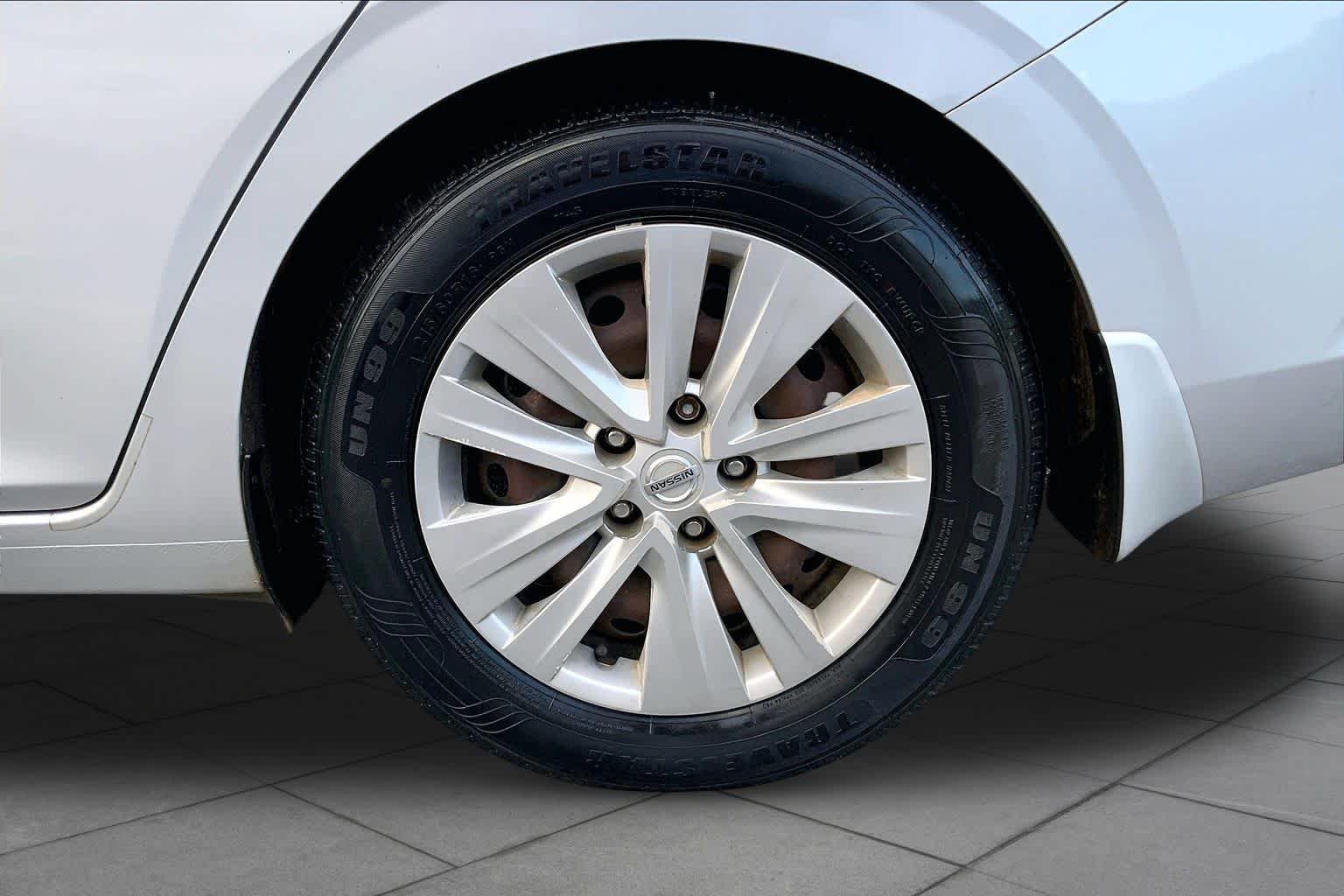 Used 2020 Brilliant Silver Metallic Nissan S image 10