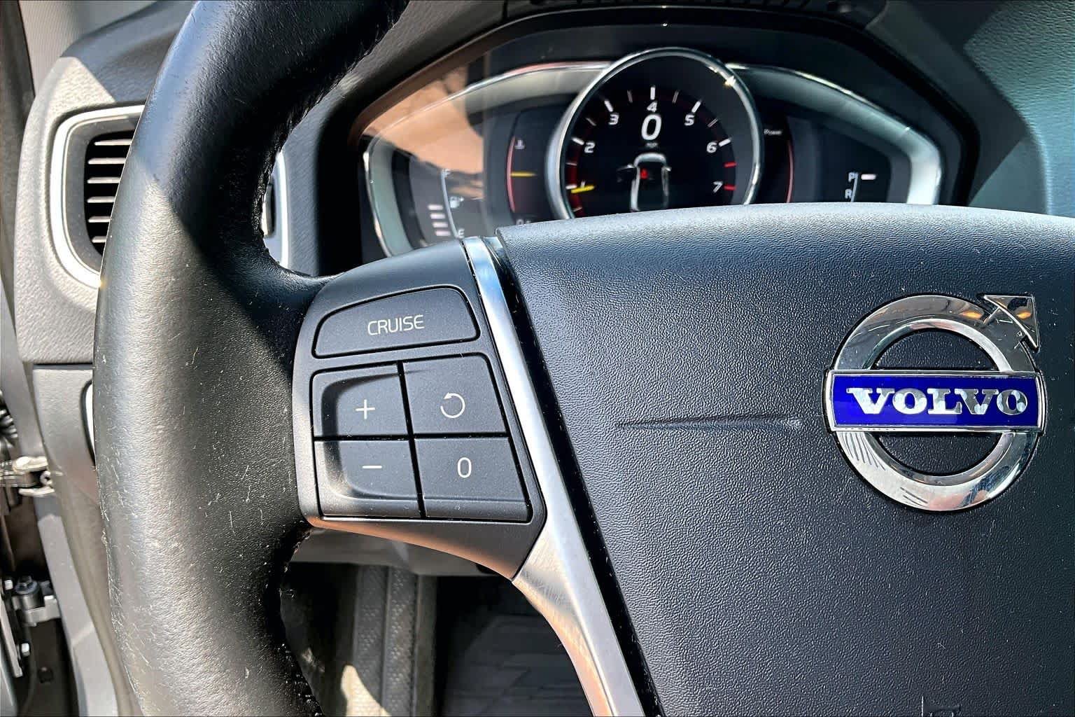 Used 2017 Osmium Grey Metallic Volvo Inscription image 24