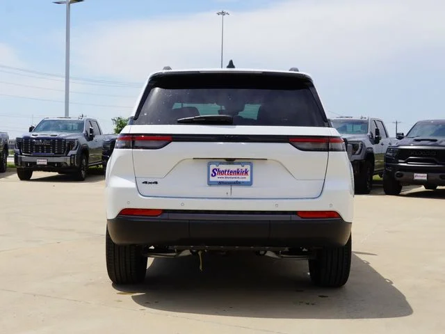 New 2026 Bright White Clear-Coat Exterior Paint Jeep Limited image 8
