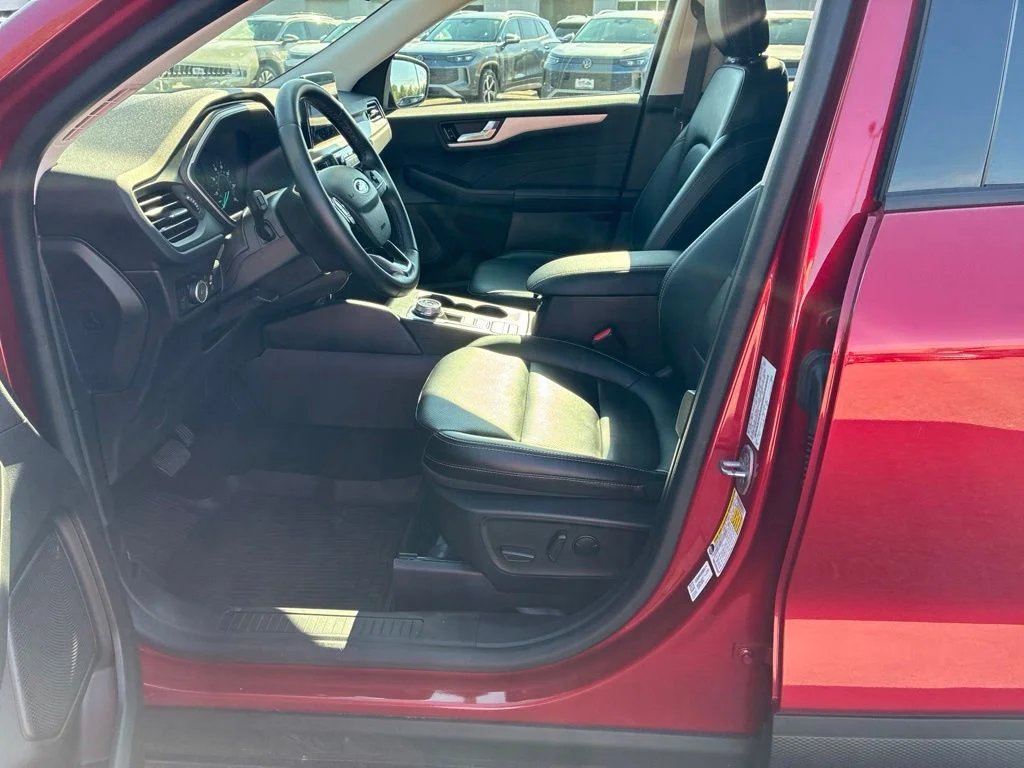 Used 2022 Red Ford SEL image 10