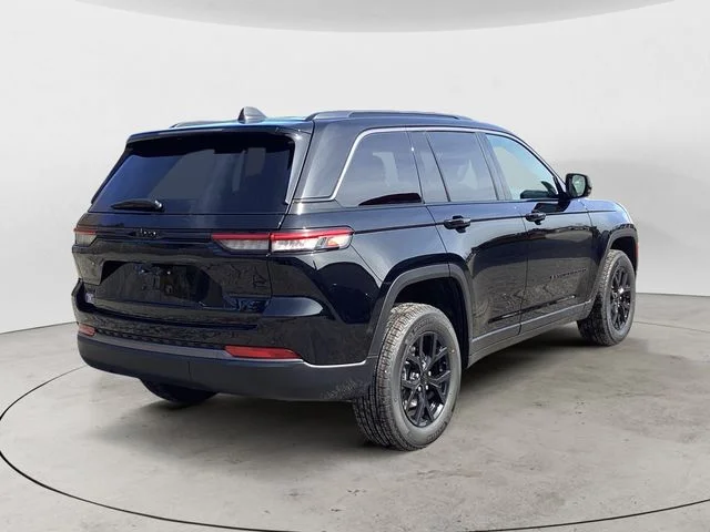 New 2026 Diamond Black Crystal Pearlcoat Jeep LAREDO ALTITUDE 4X4 image 6