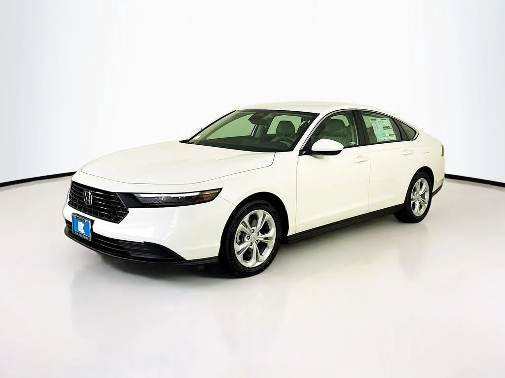 New 2026 Platinum White Pearl Honda LX image 4