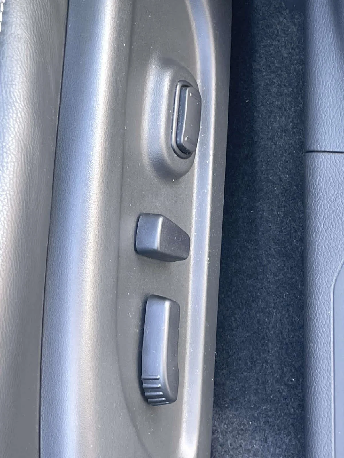 Used 2020 Gun Metallic Nissan SL image 18