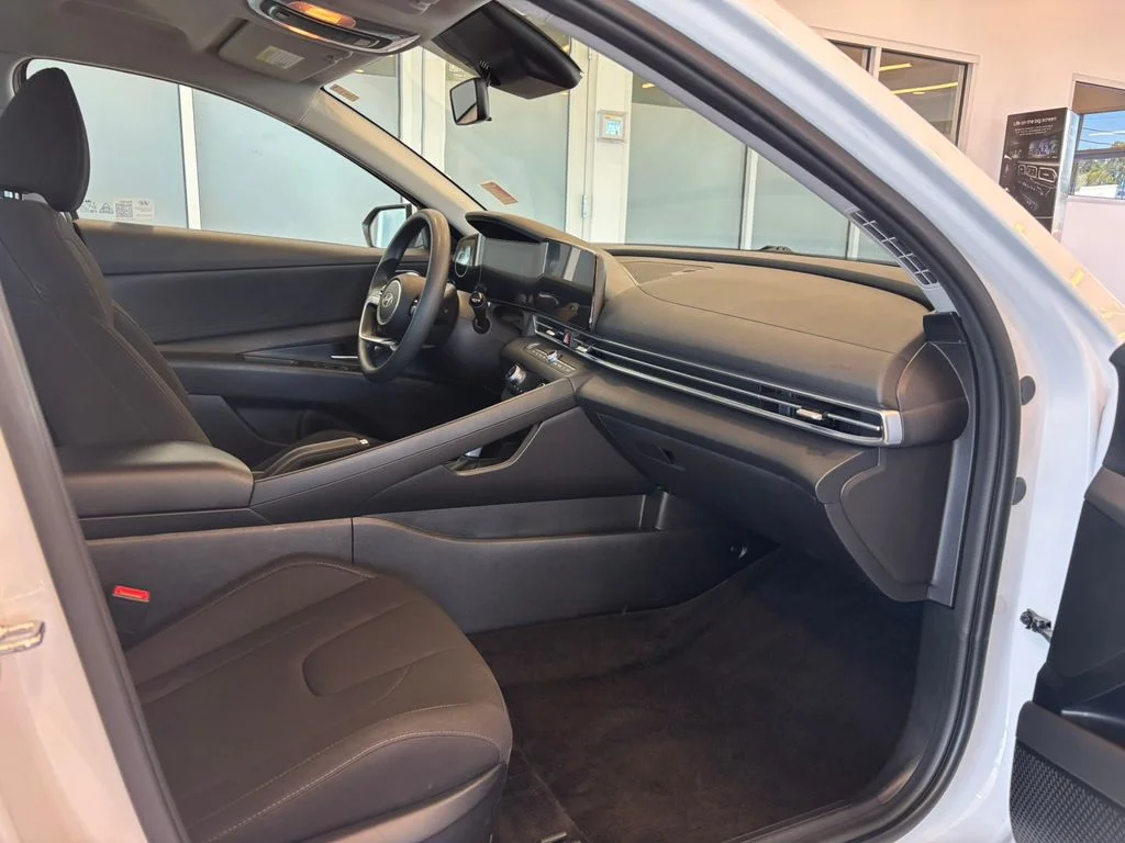 Used 2024 White Hyundai SEL image 23