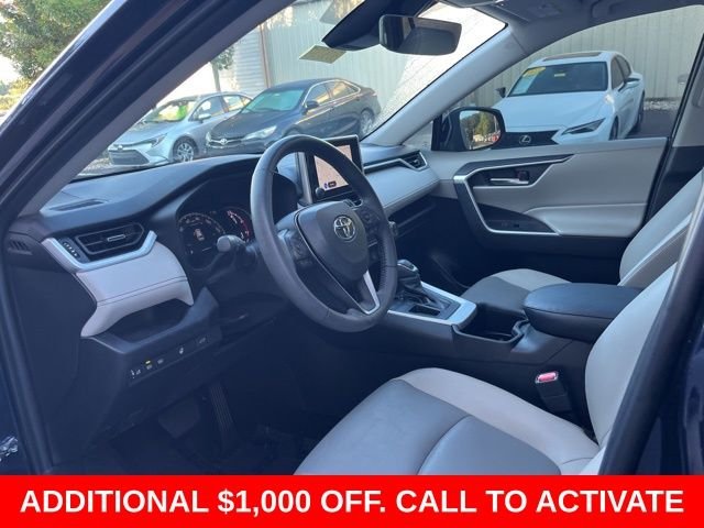 Used 2023  Toyota XLE Premium image 6