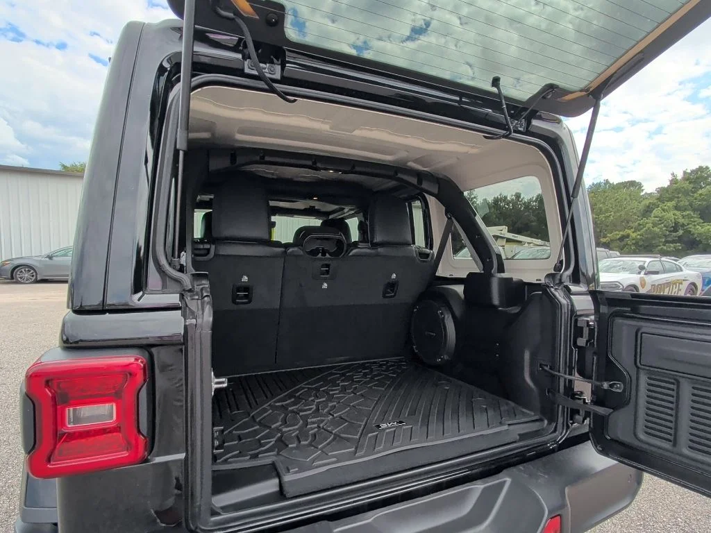 Used 2025 Black Jeep Sahara image 10