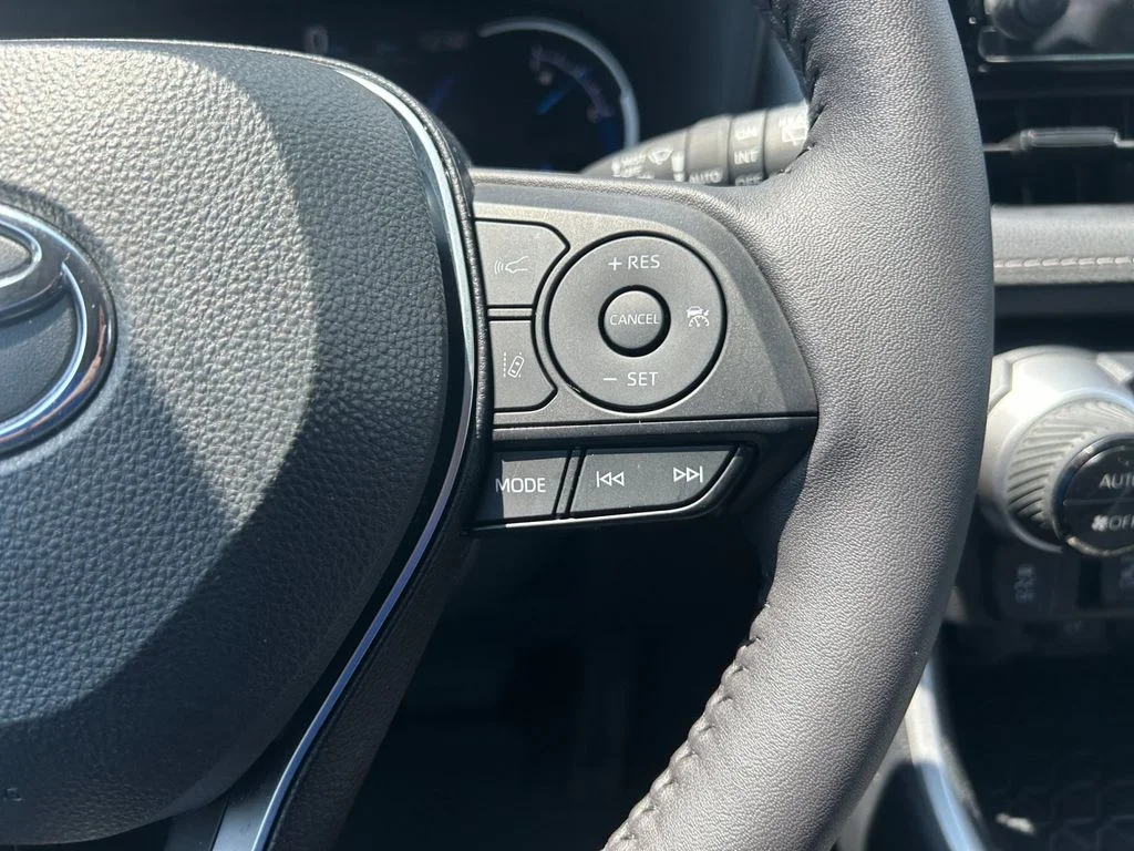 Used 2025 Silver Toyota XLE image 32