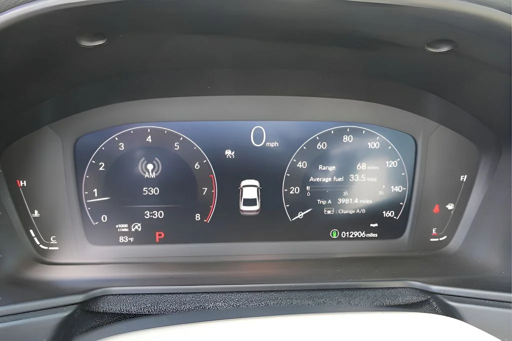 Used 2025 White Honda SE image 19