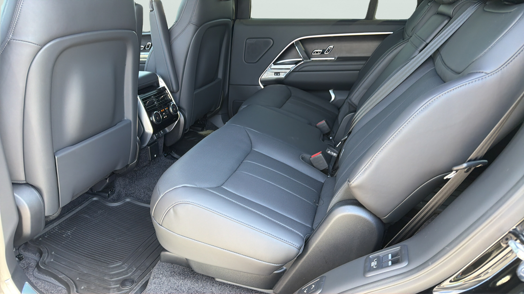 New 2026 Santorini Black Land Rover SE image 20