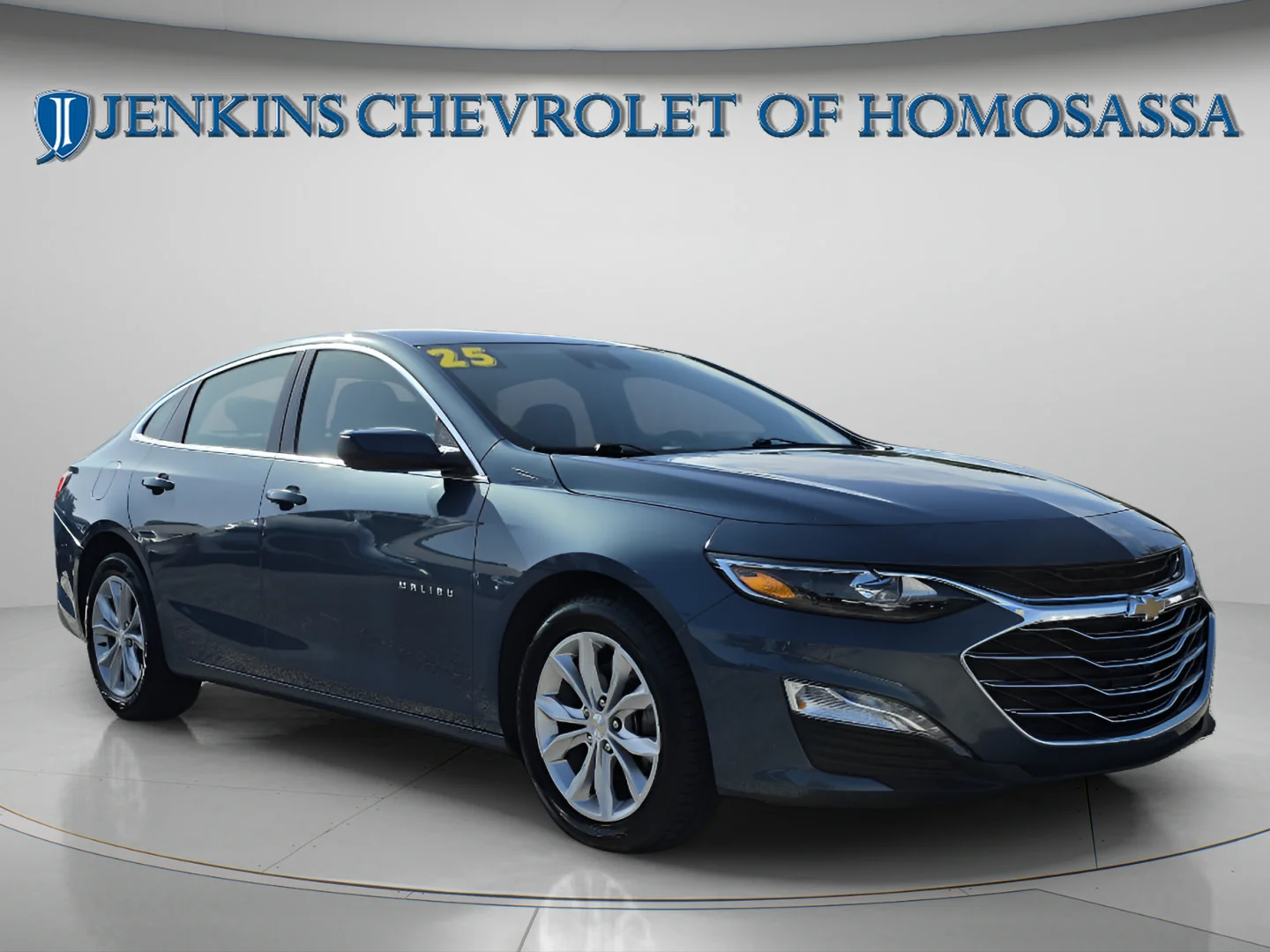 Used 2025 Lakeshore Blue Metallic Chevrolet LT image 1