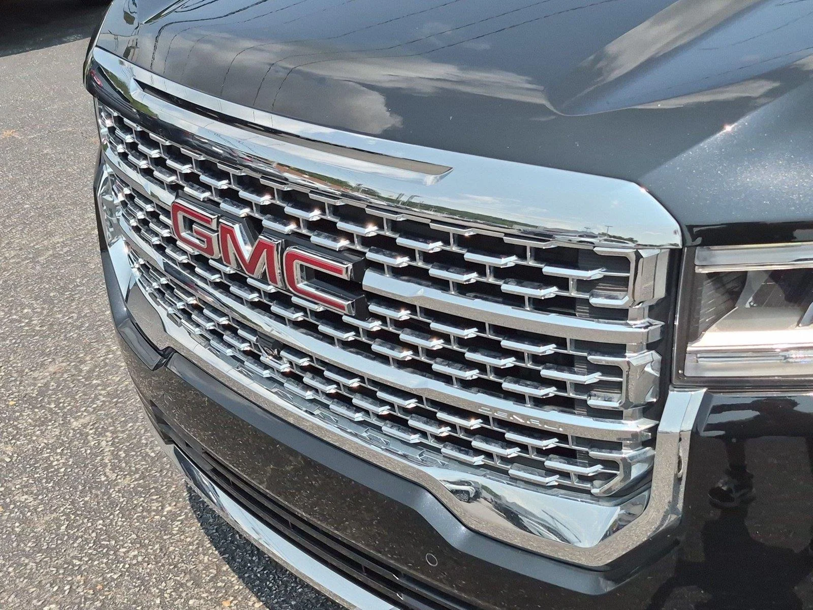 Used 2023 Ebony Twilight Metallic GMC Denali image 14