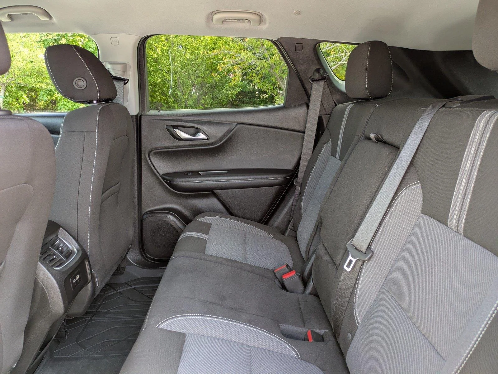 Used 2024 Summit White Chevrolet LT image 14