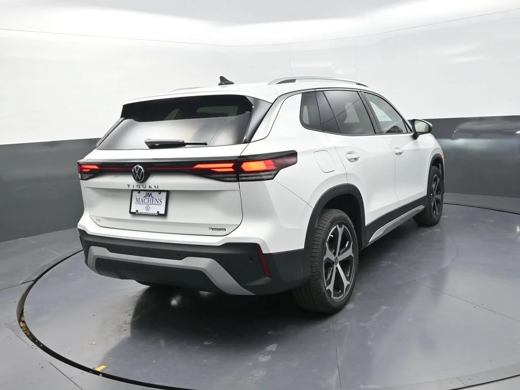 2026 Volkswagen Tiguan SE - Photo 11