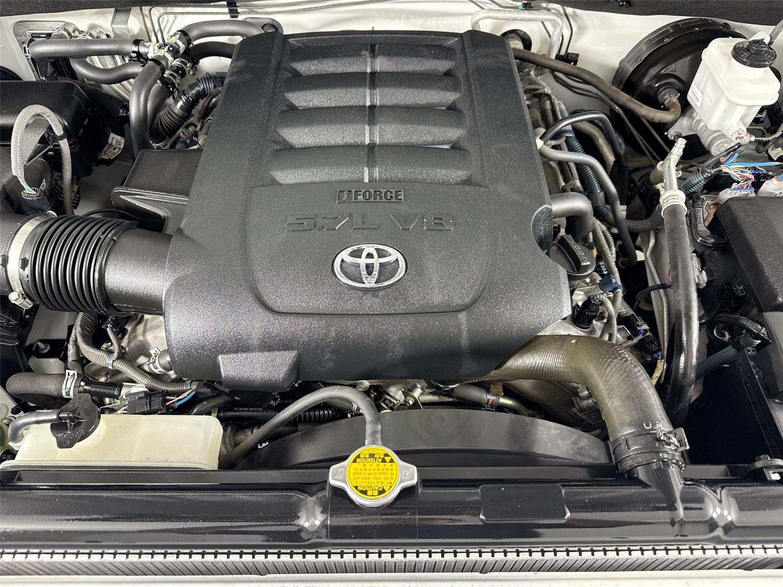 Used 2016 Super White Toyota SR5 image 41