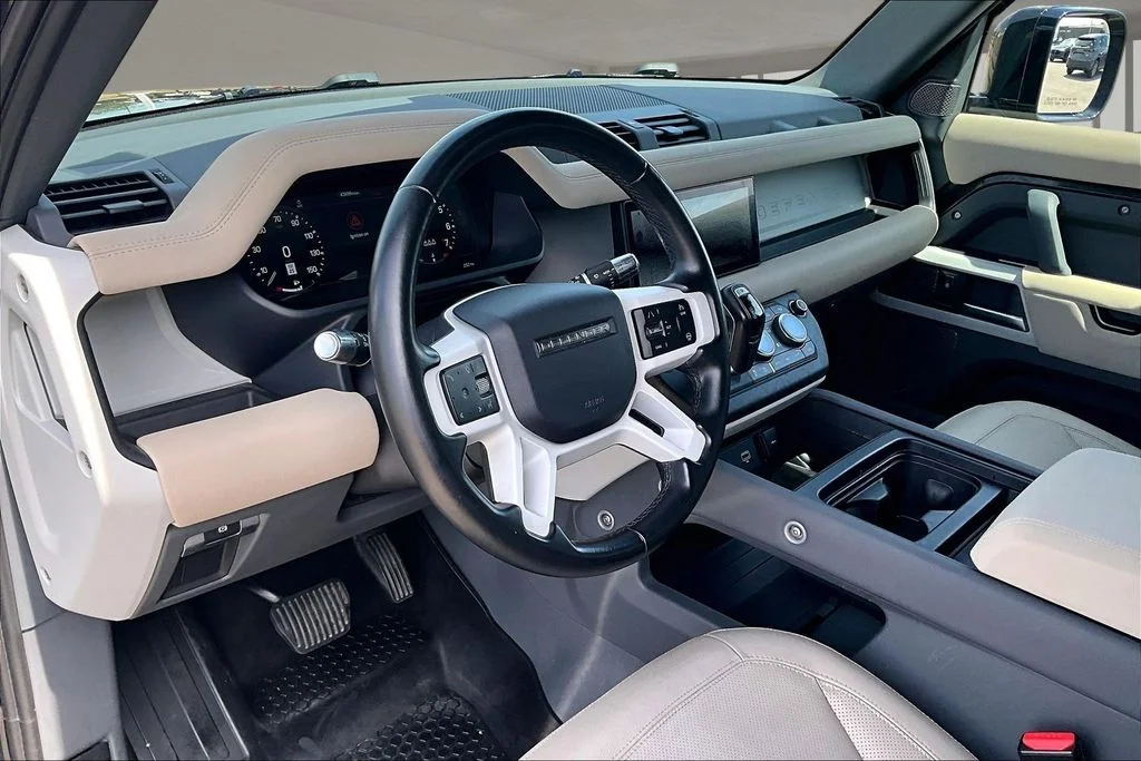 Used 2022 Black Land Rover S image 13
