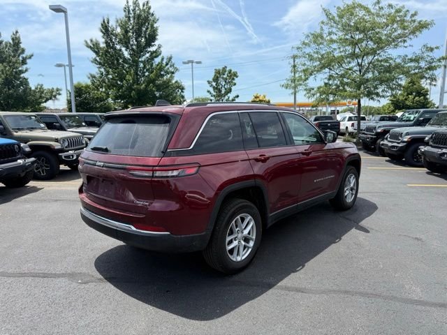 Certified Used 2023 Velvet Jeep Laredo image 4