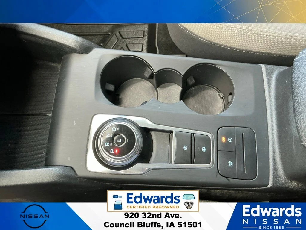 Used 2020 Gold Ford SE image 29