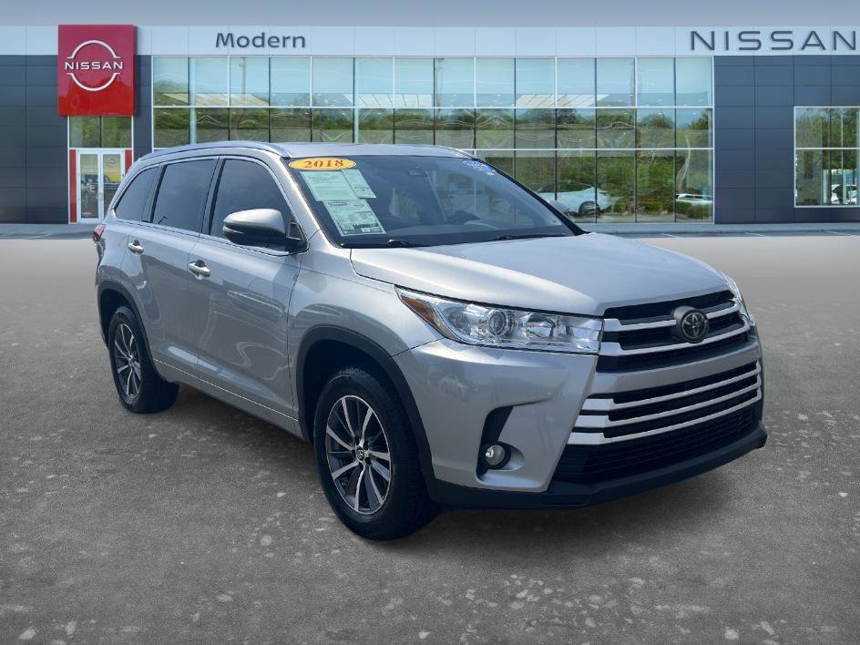 Used 2018 Celestial Silver Metallic Toyota XLE image 3