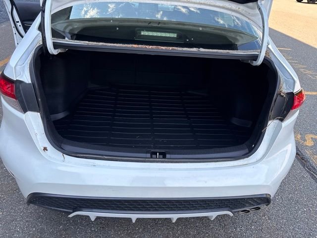 Used 2022 White Toyota SE image 9