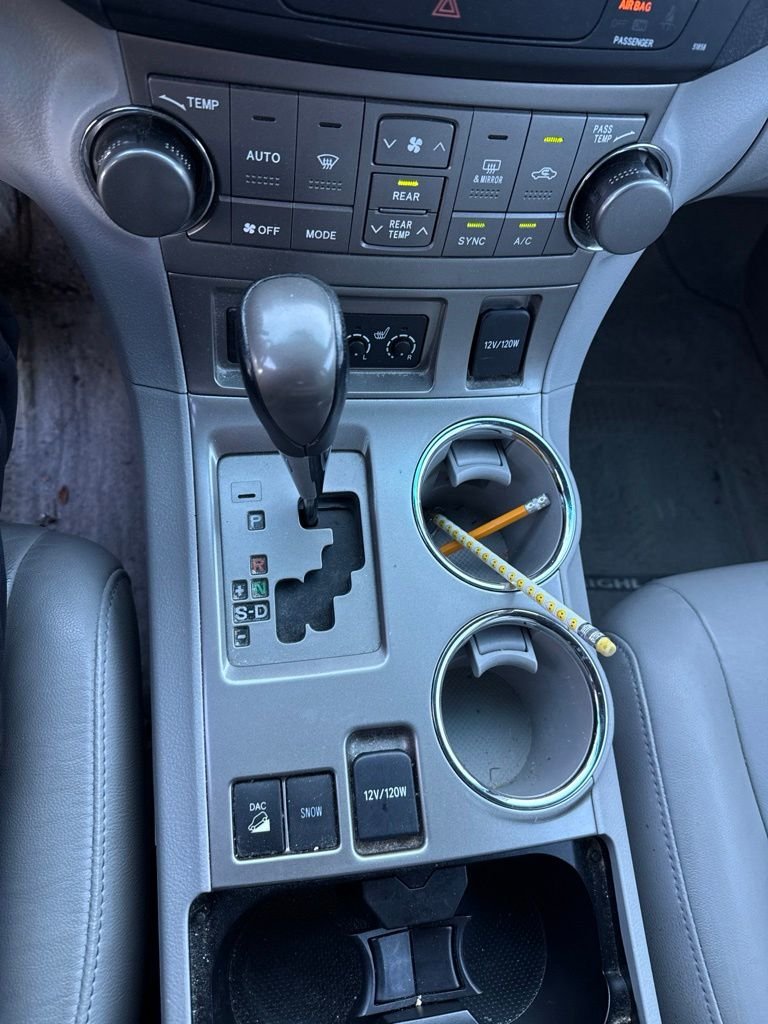 Used 2010 Silver Toyota SE image 3