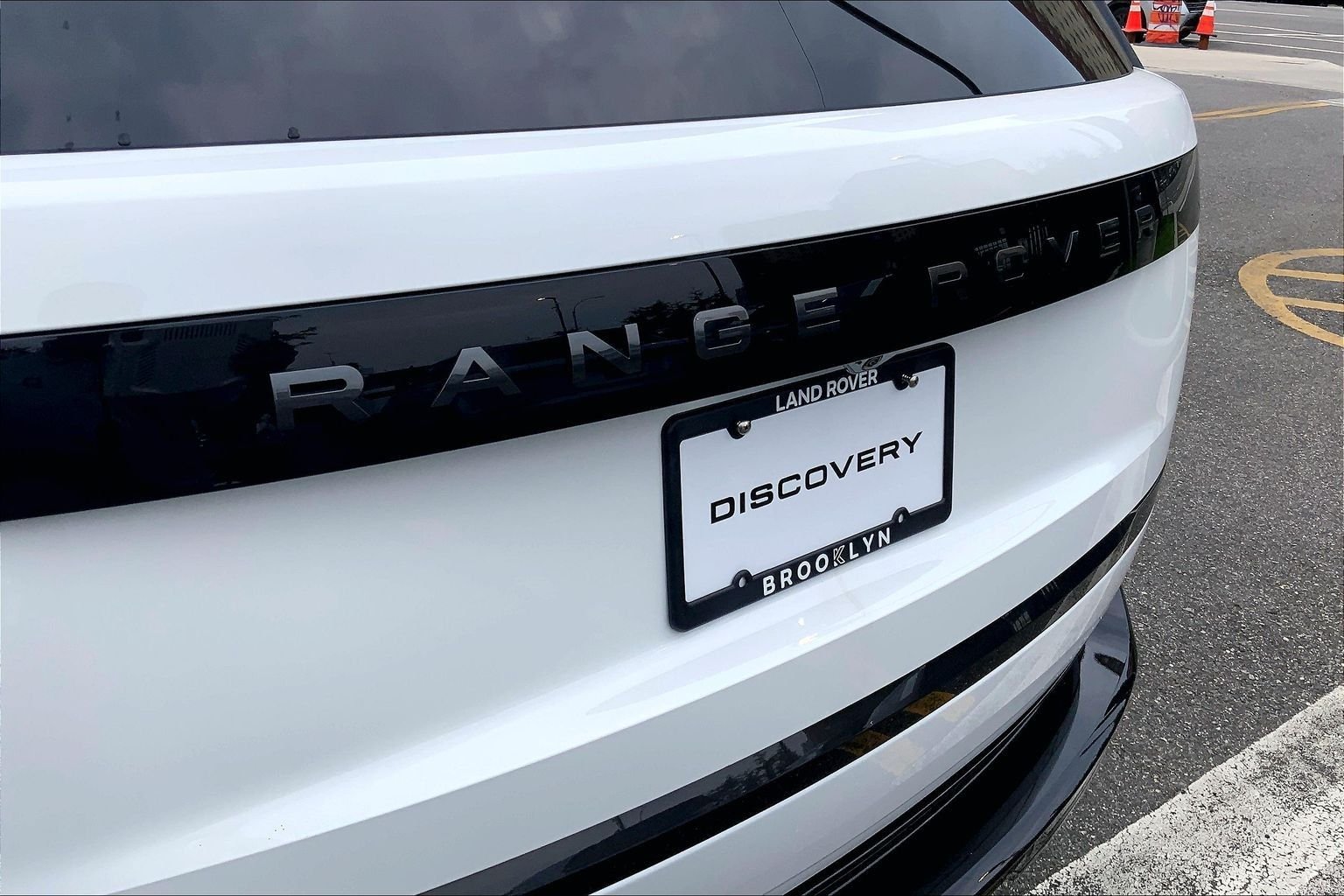 New 2026 Fuji White Land Rover SE 7 Seats image 15