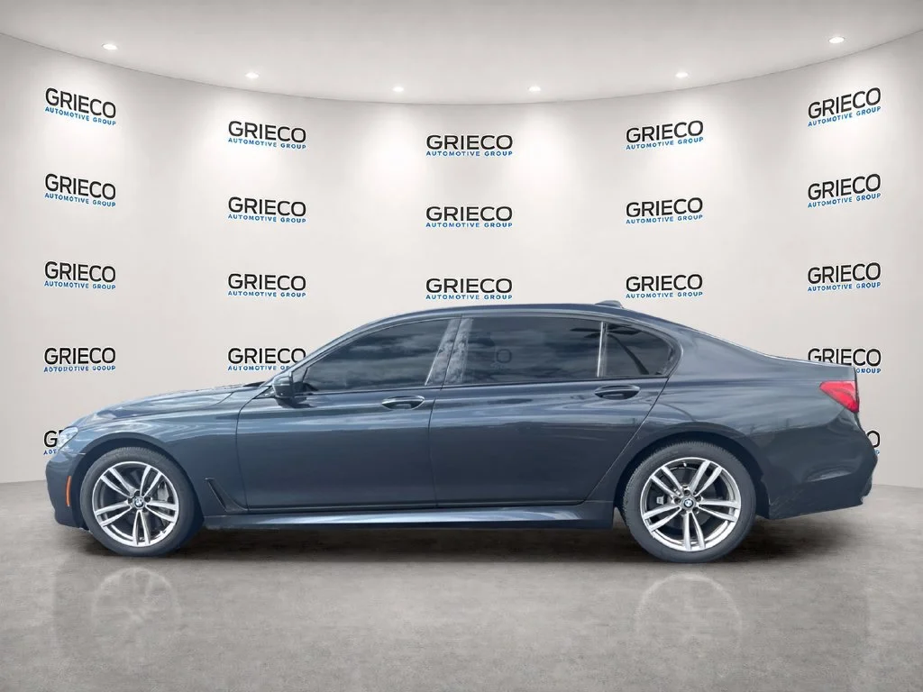 Used 2019 Gray BMW xDrive image 5