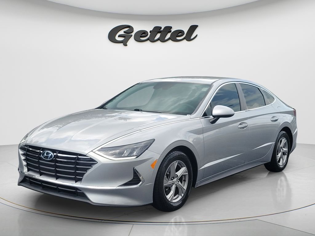 Certified Used 2022 Silver Hyundai SE image 1