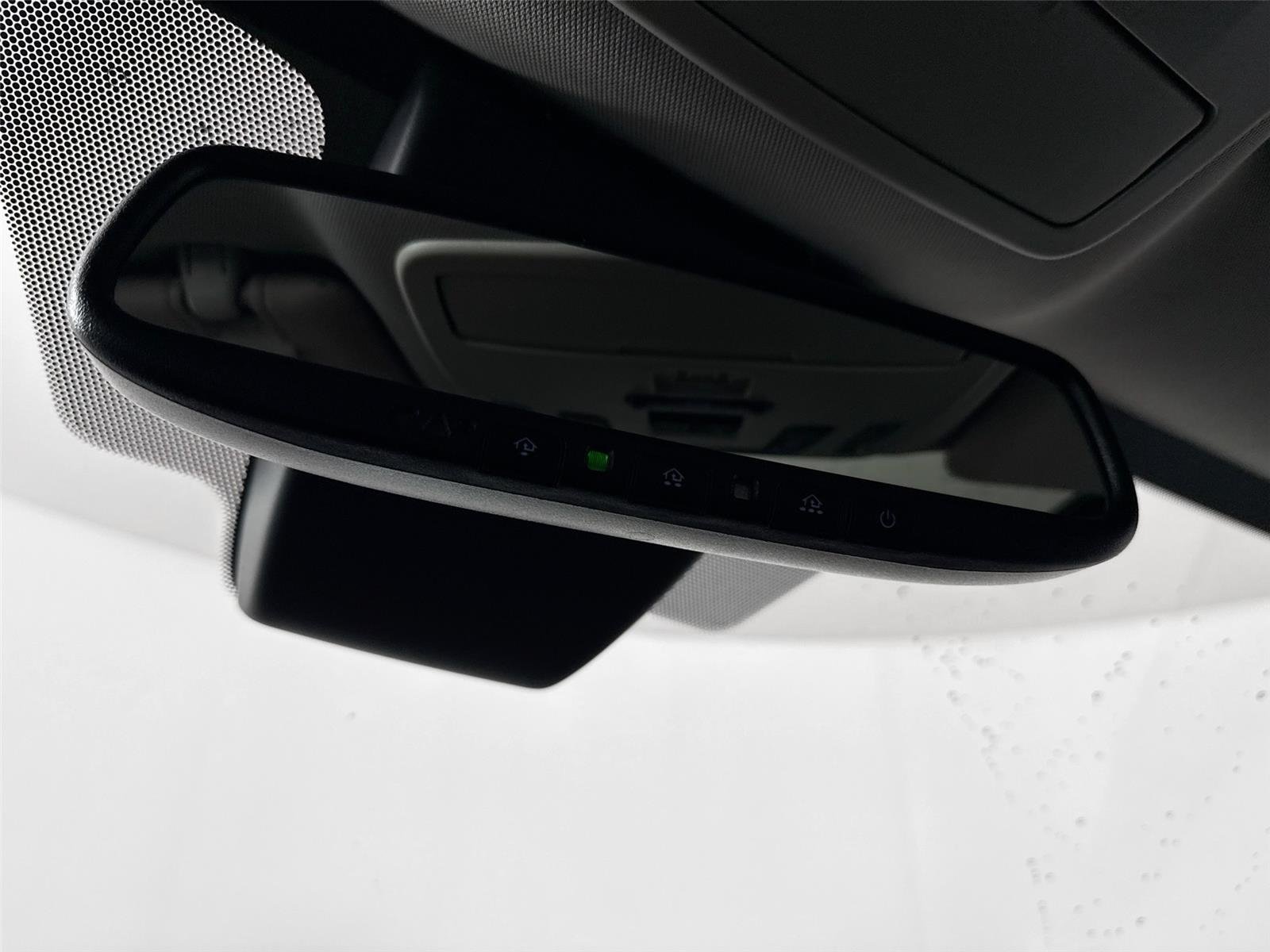Used 2025 Wind Chill Pearl Toyota XLE 8-Passenger image 23