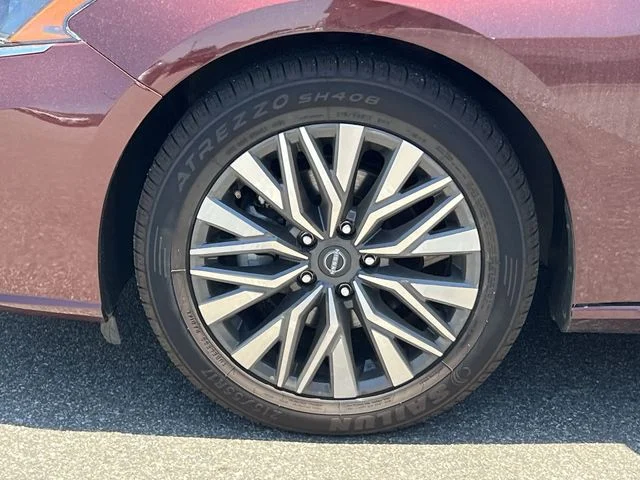 Used 2024 Red Nissan 2.5 SV image 38