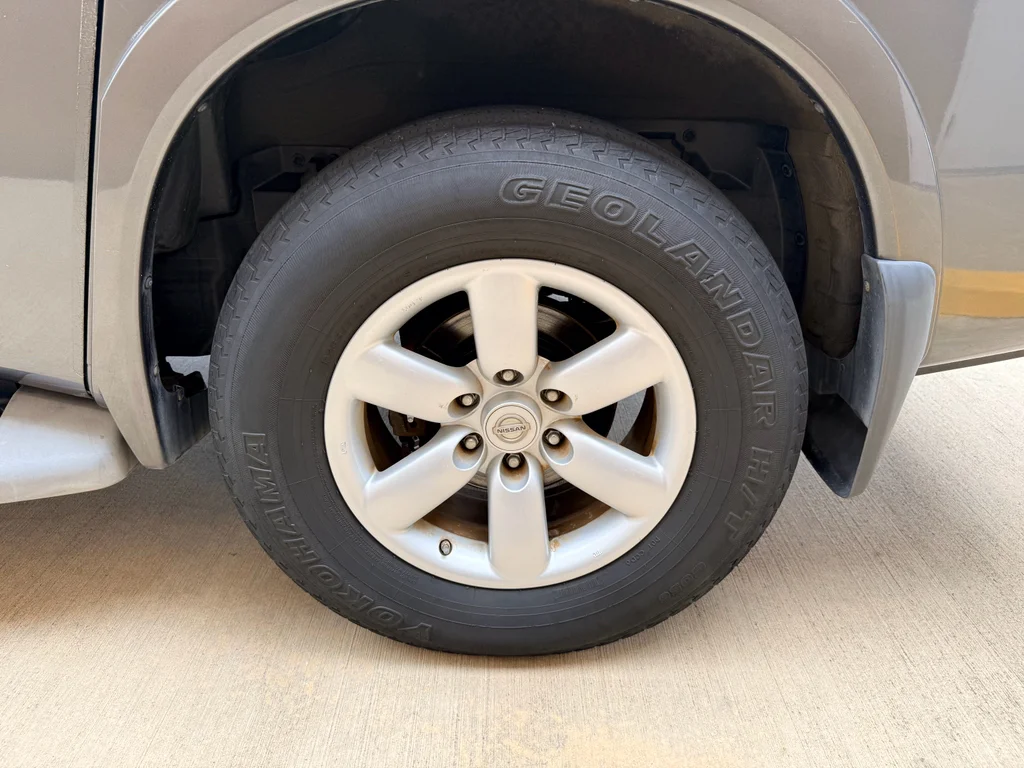 Used 2010 Smoke Nissan SE image 30