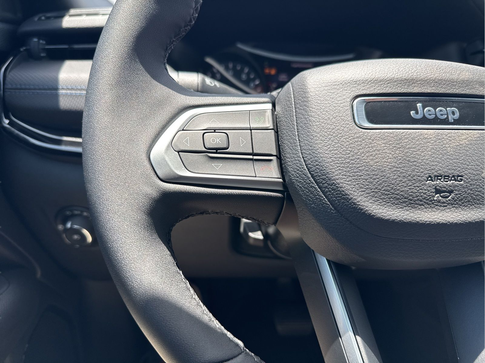 New 2026 Bright White Clearcoat Jeep Latitude image 29