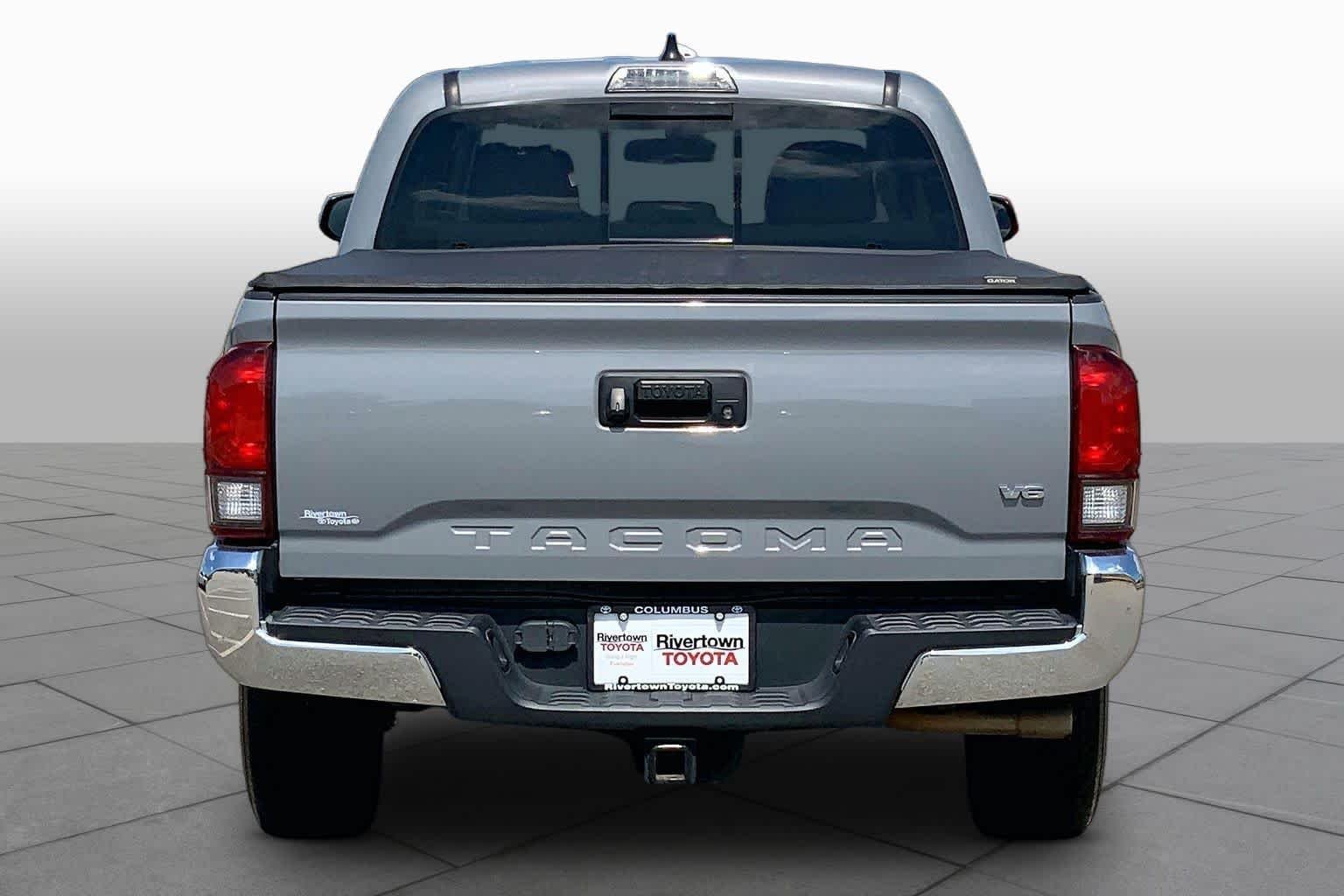 Used 2021 Cement Toyota SR5 image 5