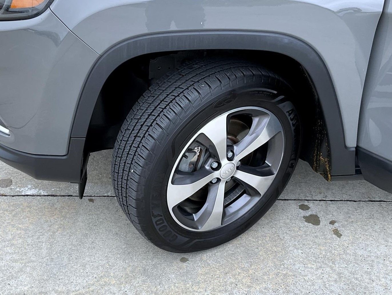 Used 2019 Gray Jeep Limited image 24