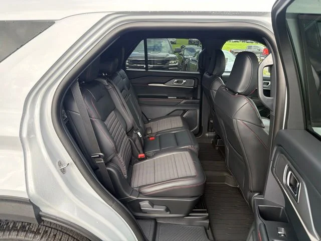 New 2026 Space White Metallic Ford ST-Line image 43