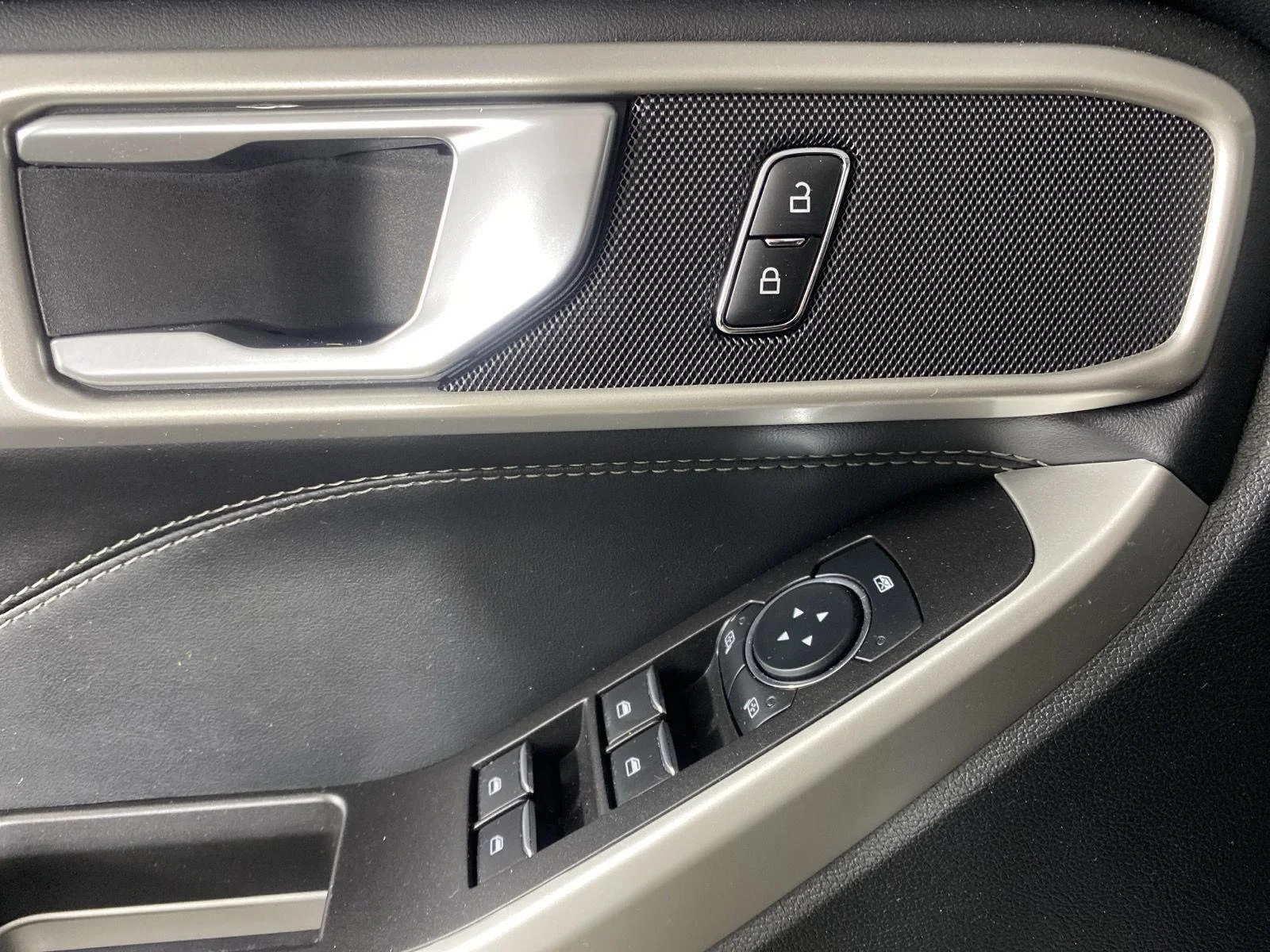 Used 2023 Iconic Silver Ford XLT image 15