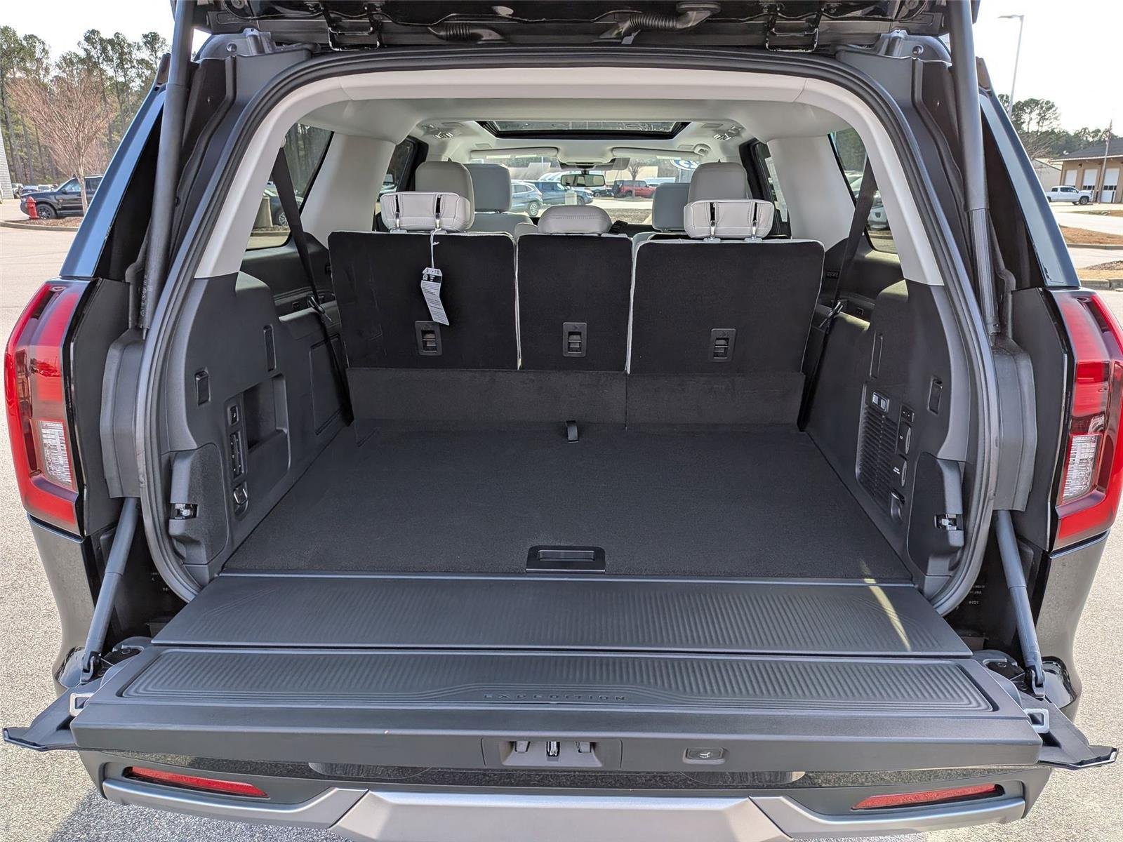 New 2025 Agate Black Metallic Ford Platinum® MAX image 34
