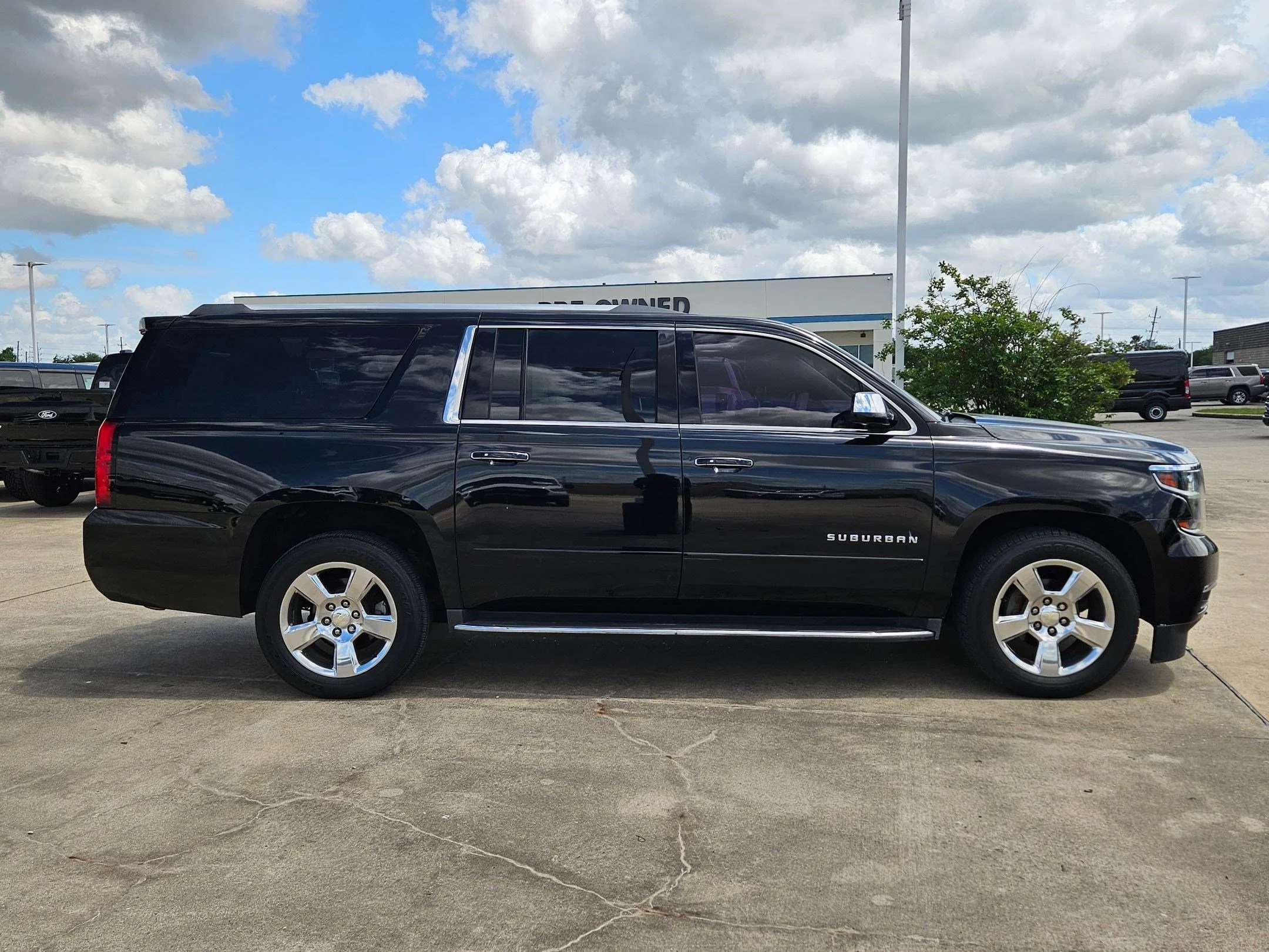 Used 2017 Chevrolet Suburban Premier with VIN 1GNSKJKC2HR109803 for sale in Manvel, TX
