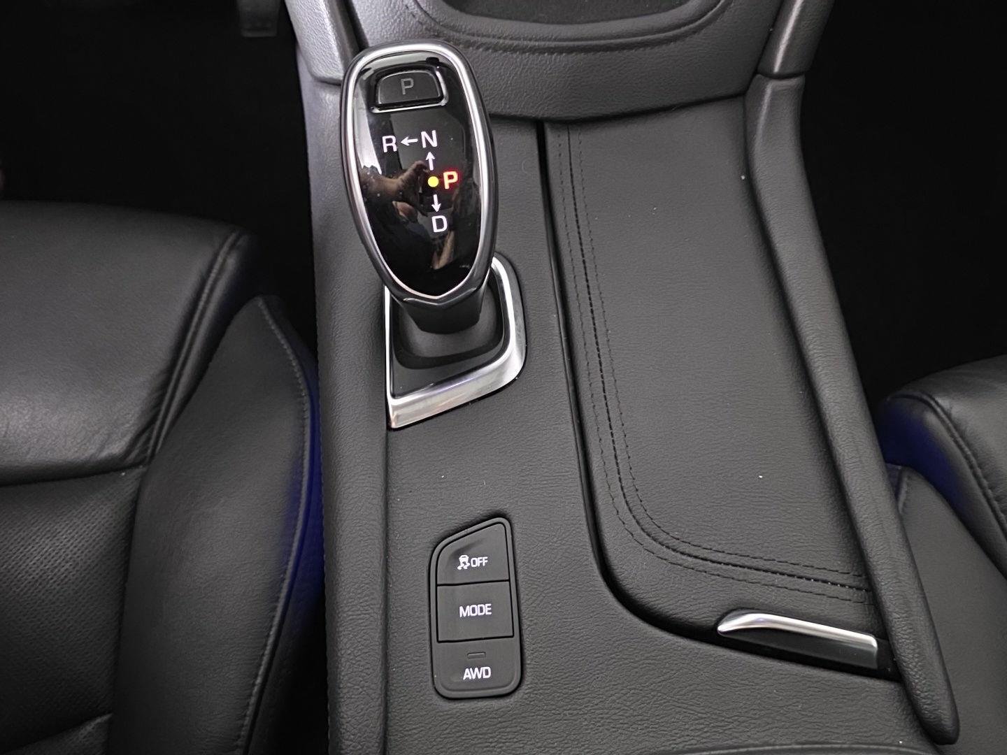 Used 2019 Crystal White Tricoat Cadillac Luxury AWD image 27