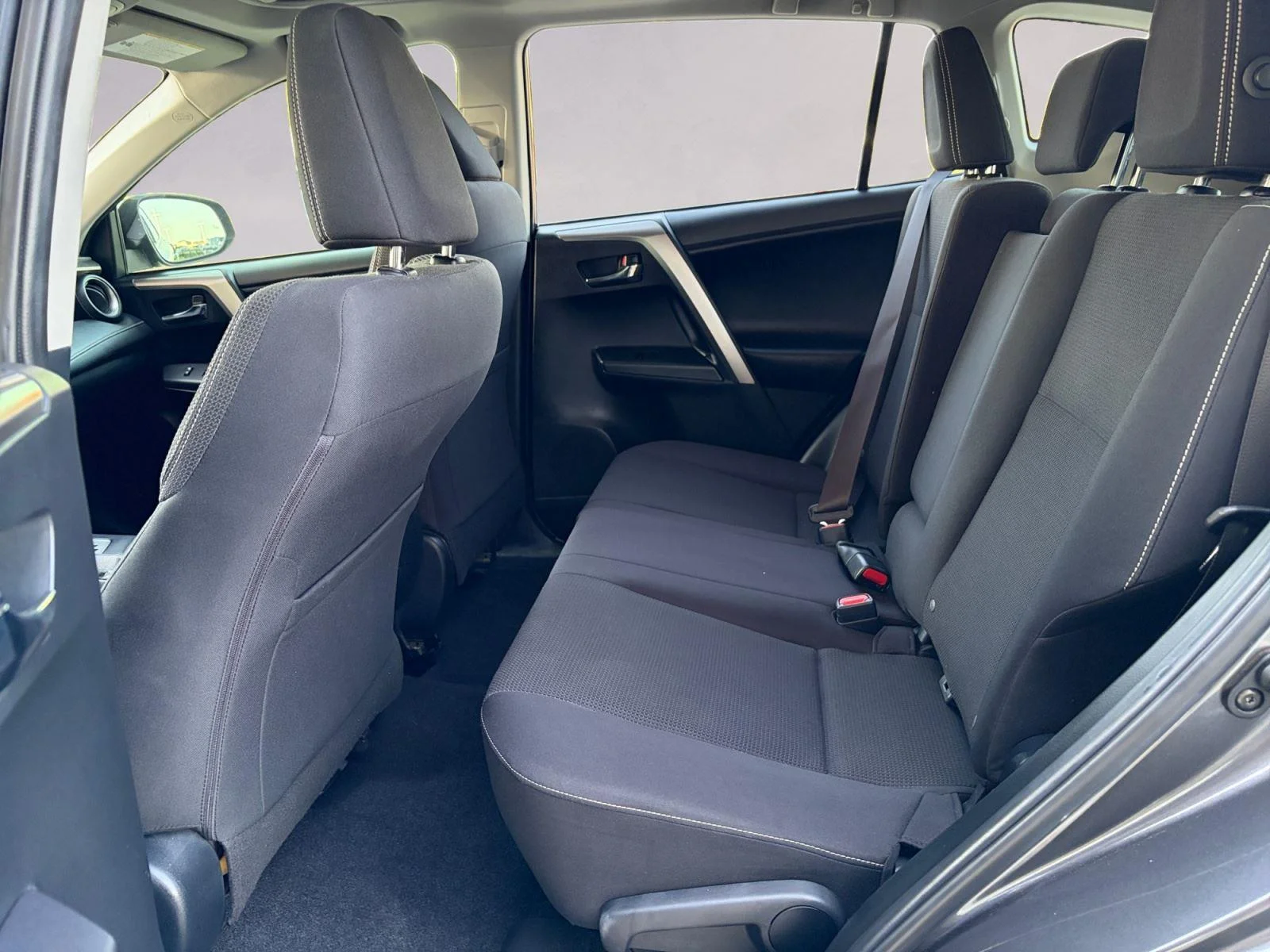 Used 2018 Magnetic Gray Metallic Toyota XLE image 13